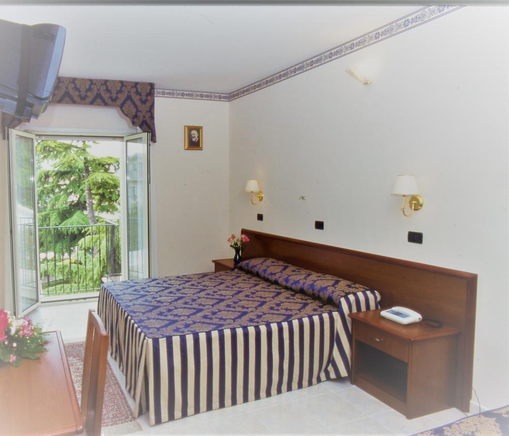 Hotel Di Cosmo ซานโจวานนี โรตอนโด ภายนอก รูปภาพ