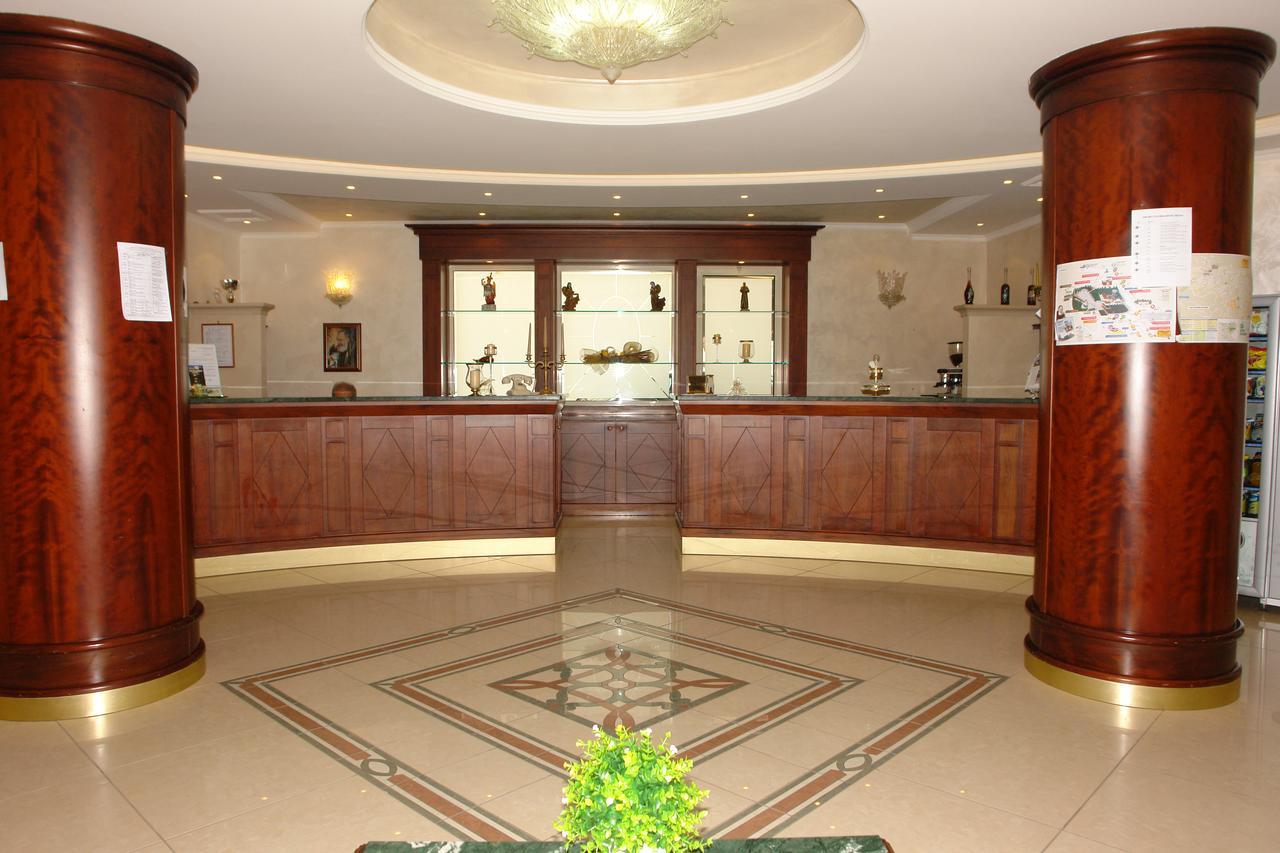 Hotel Di Cosmo ซานโจวานนี โรตอนโด ภายนอก รูปภาพ