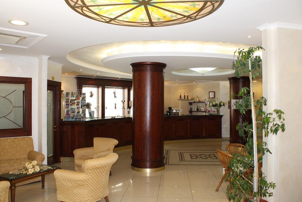 Hotel Di Cosmo ซานโจวานนี โรตอนโด ภายนอก รูปภาพ